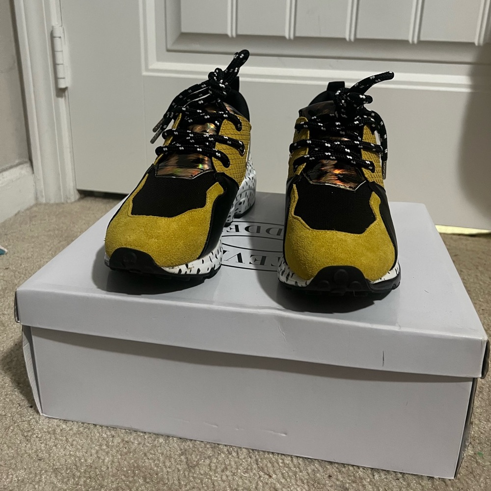 Steve Madden Sneakers - Picture 2 of 6